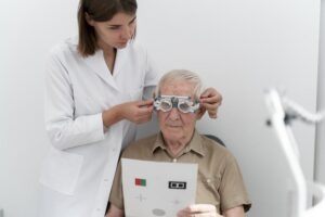 Benefits of Early Cataract Surgery for Better Vision